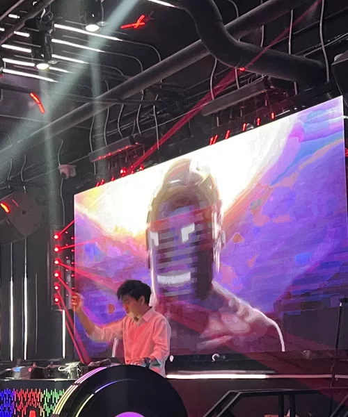 Commercial Visual Scene Display